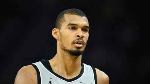 大连英博中超首胜荣耀绽放，三冠里程碑一球、一分、一胜全收获！